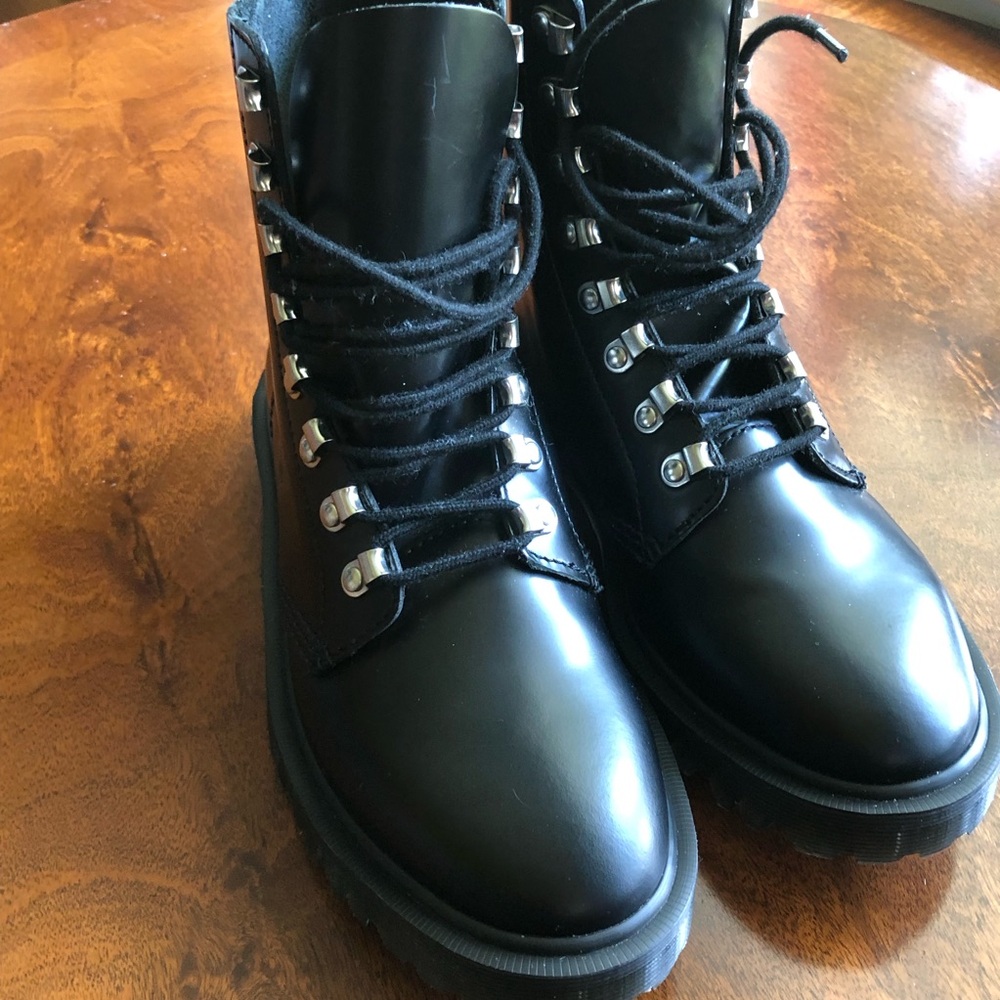 Dr. Martens Black Leather Asange Lace Boots US 8 UK 7